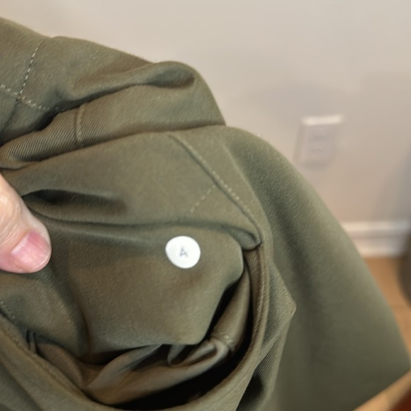 LULULEMON WOMENS PANTS STRETCH COMFORT IN A DRESSIER PANT OLIVE GREEN SIZE 4 - Picture 7 of 7